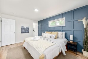 6 室のベッドルーム、デスク、アイロン / アイロン台、旅行用ベビーベッド