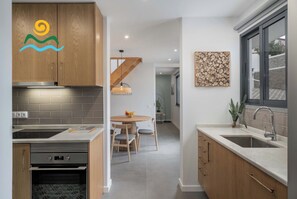 Kühlschrank, Mikrowelle, Ofen, Geschirrspüler