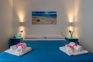 Habitación Elite | 1 dormitorio, caja fuerte, escritorio y cortinas opacas