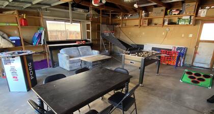 Close to Downtown Reno, easy drive to Tahoe, spacious house overlooking Reno!