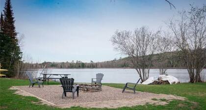Spacious and Private lakeside cottage retreat with hot tub and games room