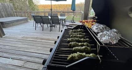 Spacious and Private lakeside cottage retreat with hot tub and games room