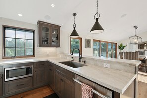 Private kitchen - Quintessential wine country home.  Pool, views, close to downtown, pets welcome (Sonoma)