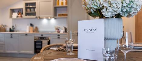 Kühlschrank, Ofen, Herdplatte, Geschirrspüler