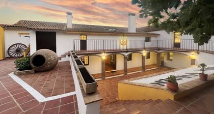 Cortijo Isla Virgen. Un Paraje por Descubrir. Las Mascotas son Bienvenidas