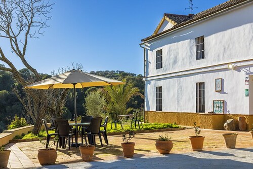 Cortijo Isla Virgen. Un Paraje por Descubrir. Las Mascotas son Bienvenidas