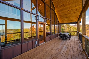 Outdoor dining - Luxury Bearadise: 3 King Suites & Hot Tub, Mtn Views (Gatlinburg)