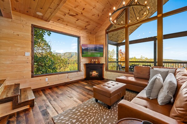 Smart TV, fireplace, video games - Luxury Bearadise: 3 King Suites & Hot Tub, Mtn Views (Gatlinburg)