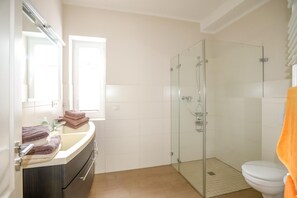 Condo | Bathroom | Shower, hair dryer, heated floors - Amselresidenz 2 - DROSSEL (Binz)