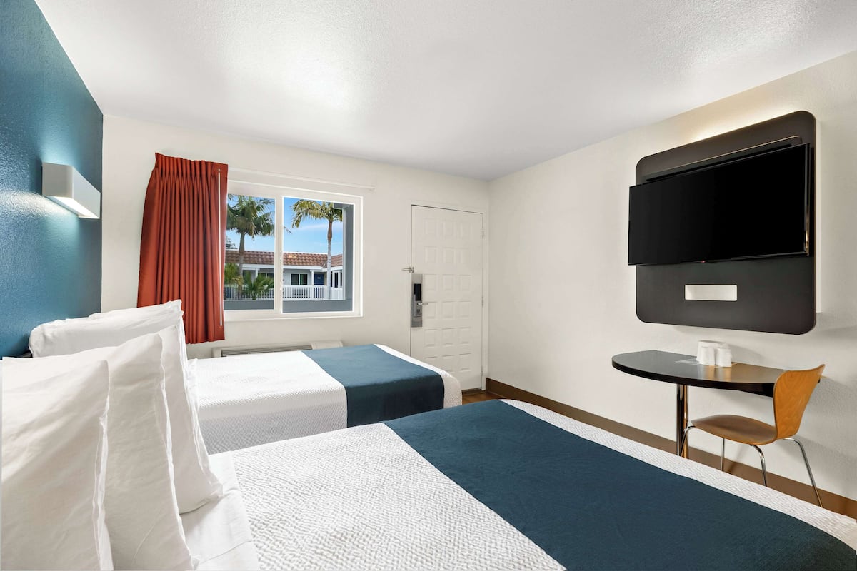 Standard Room, 2 Double Beds, Non Smoking, Refrigerator & Microwave | Free WiFi, bed sheets