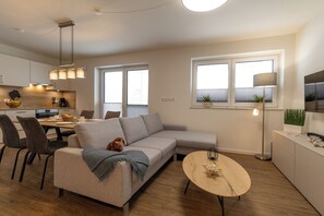 Télévision, livres, chaîne hi-fi