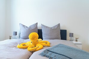 2 bedrooms, travel cot, free WiFi, wheelchair access