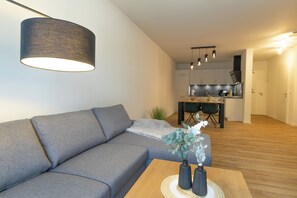 Tv, böcker och en stereo