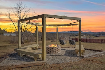 Relax around the firepit with drinks, make some s'mores or just relax with friends and family discussing all of the fun from your trip to Downtown Asheville!