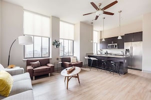City Apartment | Private kitchen | Full-size fridge, microwave, oven, stovetop
