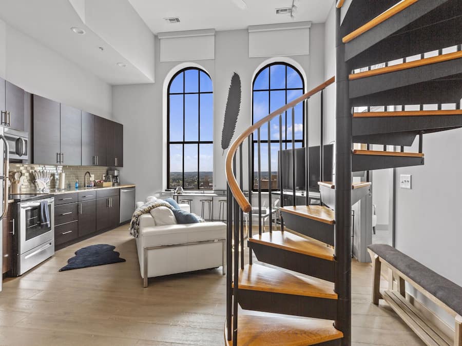 Exklusiv lägenhet | Vardagsrum | 70-tums tv med digitalkanaler