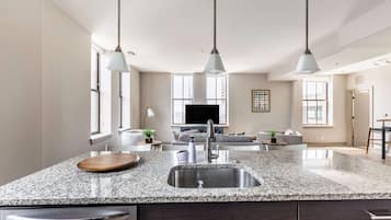 Deluxe Apartment | Private kitchen | Full-sized fridge, microwave, oven, stovetop