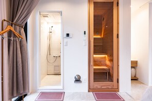 Superior Villa | Bathroom shower