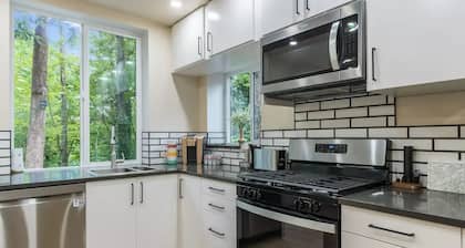 Beautiful place+great location with large smart TV.