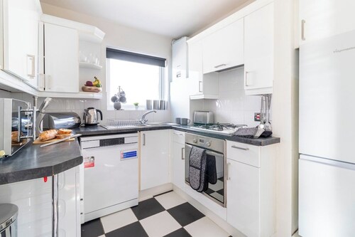 Amazing Sea View 2 bedroom Sleeps 6 - Free Parking