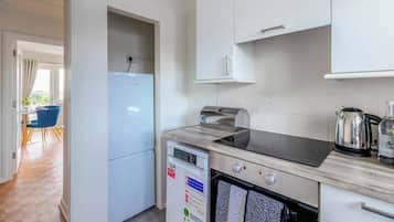 Fridge, oven, toaster, cookware/dishes/utensils