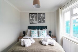 2 makuuhuonetta, silitysrauta/-lauta, Wi-Fi, vuodevaatteet