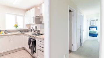 Fridge, oven, toaster, cookware/dishes/utensils