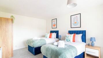 2 bedrooms, iron/ironing board, Internet, bed sheets