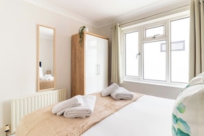 2 bedrooms, iron/ironing board, WiFi, bed sheets