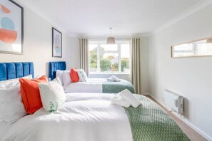 2 habitaciones, tabla de planchar con plancha, wifi y ropa de cama 
