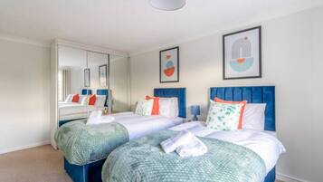 2 bedrooms, iron/ironing board, WiFi, bed sheets