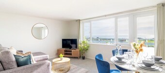 Stunner Sea View 2 bedroom Sleeps 6-Free Parking