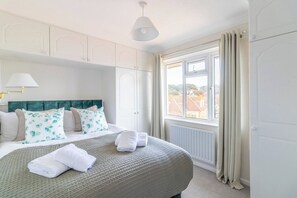 2 chambres, fer et planche à repasser, Wi-Fi, draps fournis