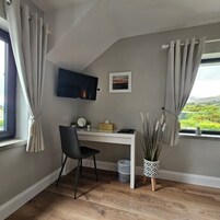 Luxury Double or Twin Room | Individually decorated, individually furnished, desk, laptop workspace