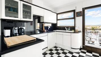 Kühlschrank, Mikrowelle, Ofen, Geschirrspüler