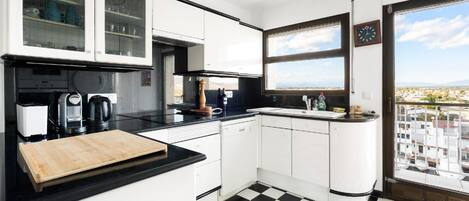 ثلاجة، ميكروويف، فرن، غسالة أطباق