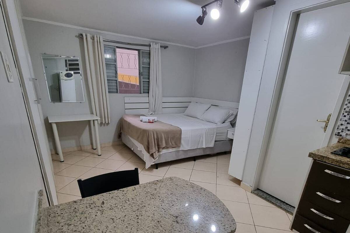 Estúdio | 1 quarto, frigobar, escrivaninha, ferros/tábuas de passar roupa