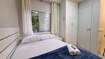 Minibar, escritorio, tabla de planchar con plancha y wifi gratis