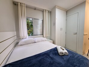 Minibar, escritorio, tabla de planchar con plancha y wifi gratis