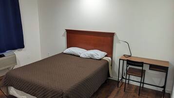 Basic Double Room | Desk, laptop workspace, free WiFi, bed sheets