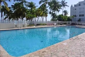 Udendørs pool