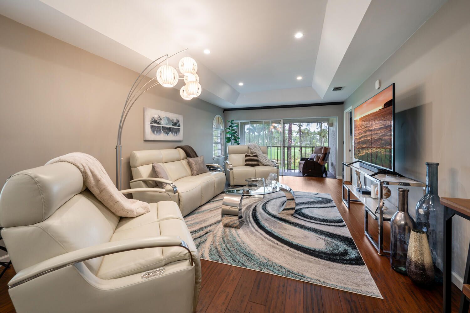 Spacious, wellstocked, laundry room in unit, screen lanai, reclining sofa chairs