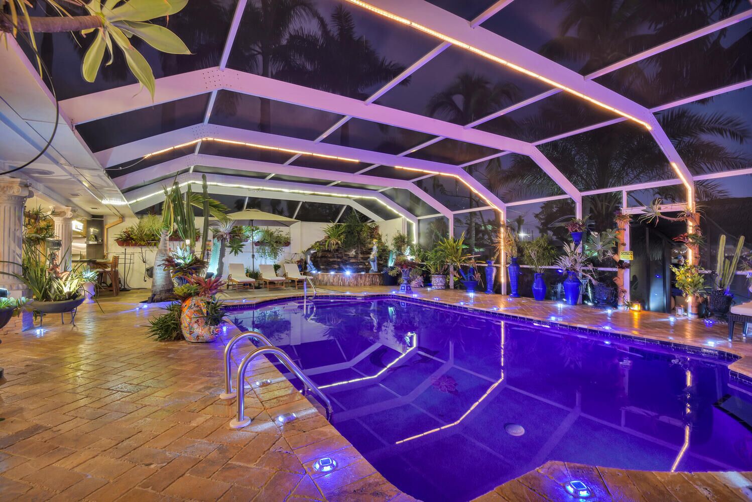 Tropical Jungalow - Gulf Access Canal, Pool, and Waterfall!