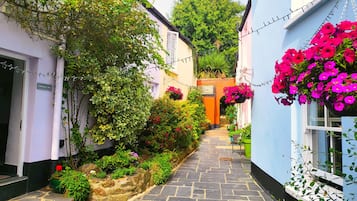 Cottage | Property grounds