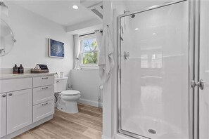 Shower, hair dryer - Allston Greens (Middletown)