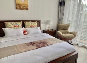 3 bedrooms, in-room safe, desk, iron/ironing board