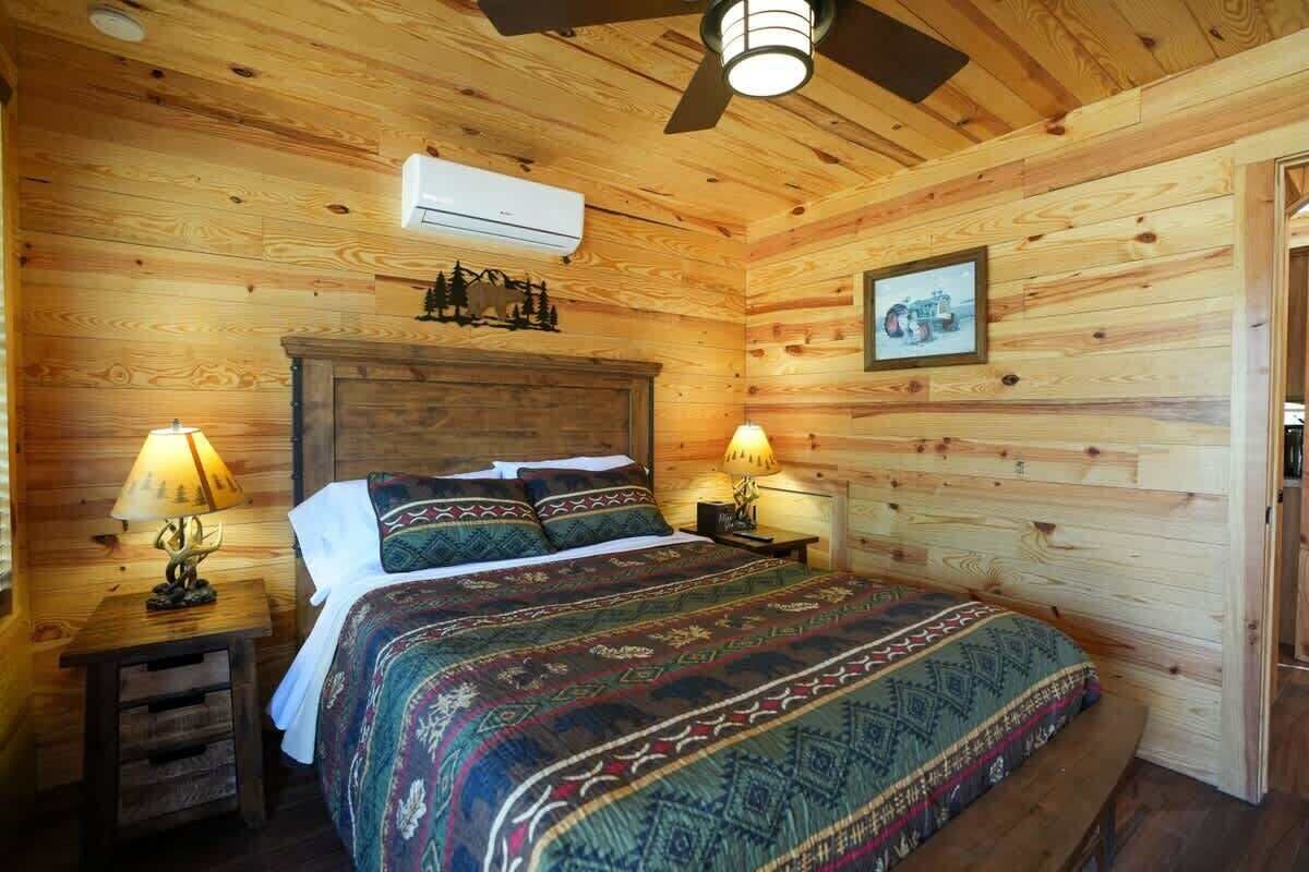 3 makuuhuonetta, työpöytä, vauvan matkasänky, Wi-Fi