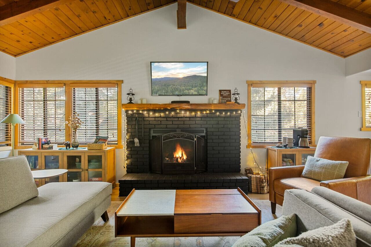 テレビ、暖炉、ステレオ