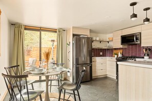 Køleskab, mikrobølgeovn, ovn, kogeplade