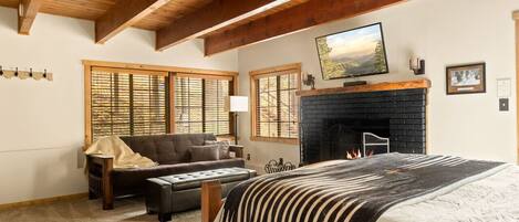 3 bedrooms, iron/ironing board, travel crib, WiFi